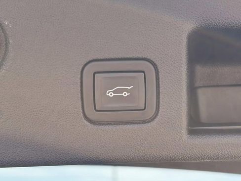 Used 2024 Chevrolet Equinox LT FWD image 10