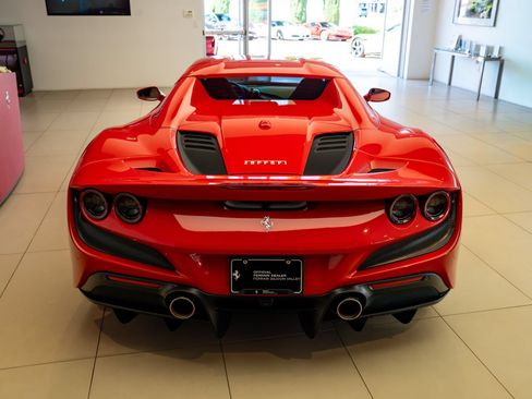 Used 2021 Ferrari F8 Tributo RWD image 31