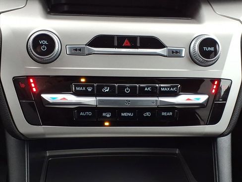 Certified 2022 Ford Explorer XLT image 17