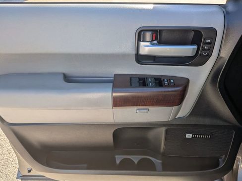 Used 2014 Toyota Sequoia Platinum image 12