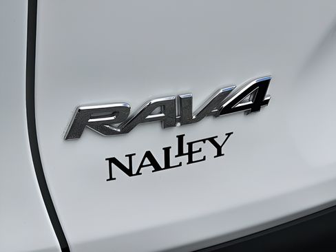 Used 2024 Toyota RAV4 LE AWD/4WD image 29