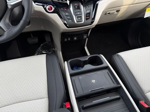 Used 2026 Honda Odyssey Elite image 17