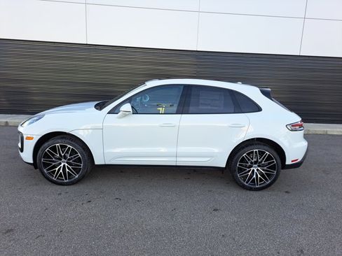 Used 2026 Porsche Macan AWD/4WD image 2