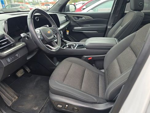 Used 2024 Chevrolet Traverse LT w/ Enhanced Driving Package image 3