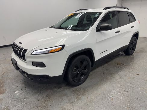 Used 2018 Jeep Cherokee Sport image 1