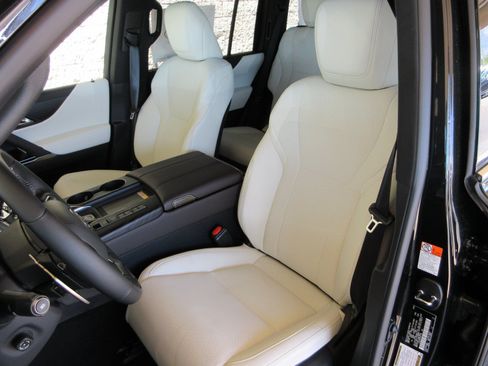 New 2026 Lexus LX 700h Luxury AWD/4WD image 35