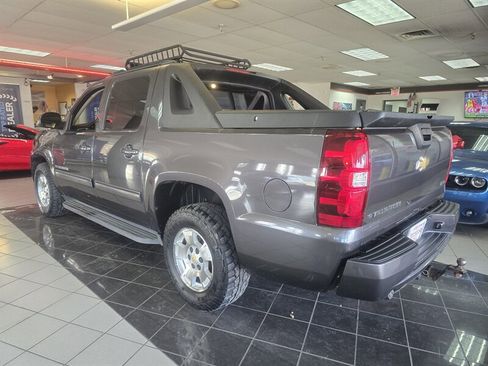 Used 2011 Chevrolet Avalanche LS image 6