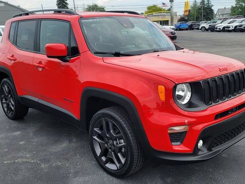 Used 2022 Jeep Renegade Latitude w/ Convenience Group AWD/4WD image 3
