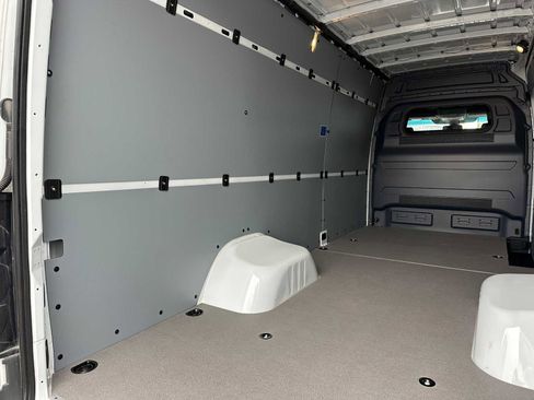 Used 2023 Mercedes-Benz Sprinter 3500 image 18