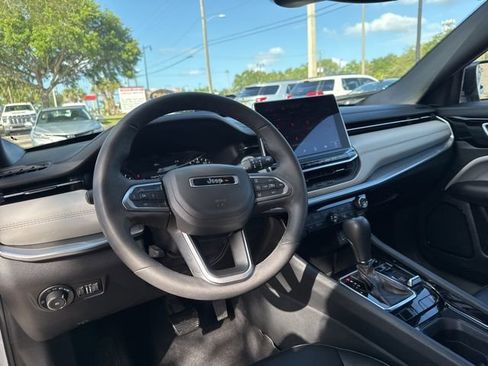 Used 2025 Jeep Compass Limited AWD/4WD image 23