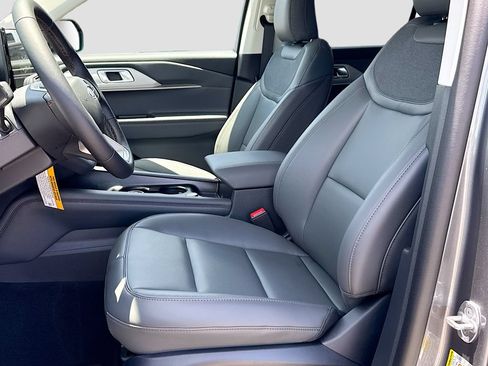 New 2026 Ford Explorer Active w/ Active Comfort Package RWD image 19