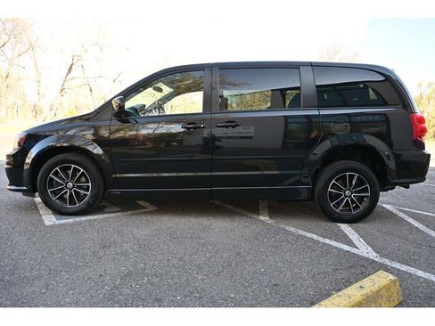 Used 2015 Dodge Grand Caravan R/T image 9