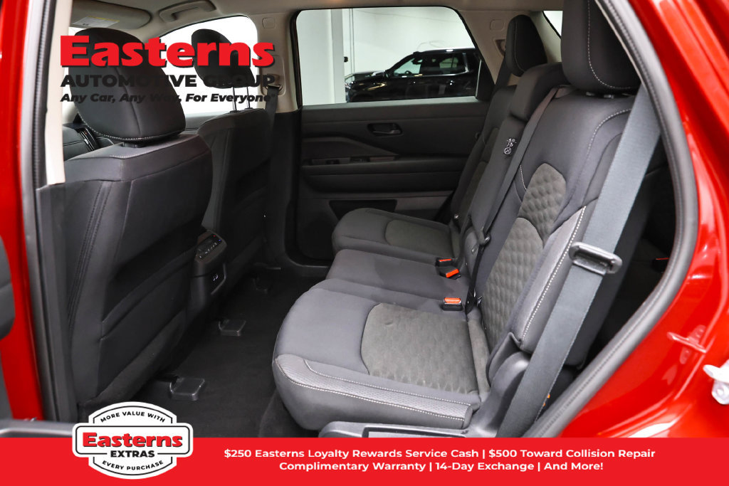 Used 2024 Nissan Pathfinder SV AWD/4WD image 23