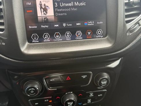 Used 2019 Jeep Compass Trailhawk AWD/4WD image 13