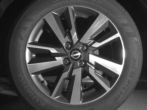 Used 2025 Nissan Versa SV image 14