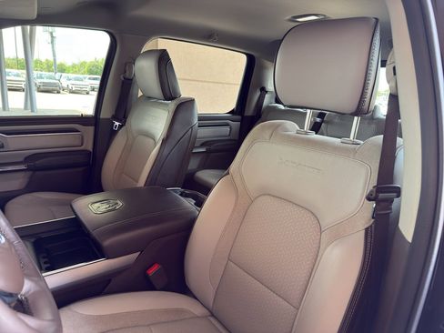 Used 2025 RAM 1500 Laramie AWD/4WD image 12