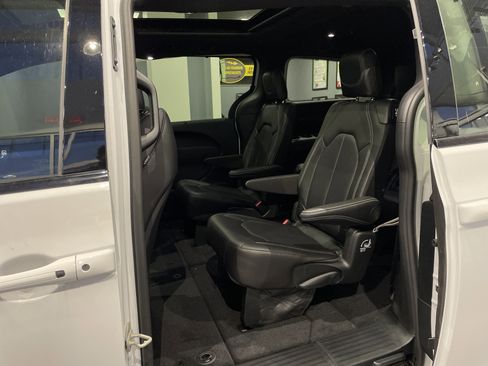 New 2026 Chrysler Pacifica Select image 32
