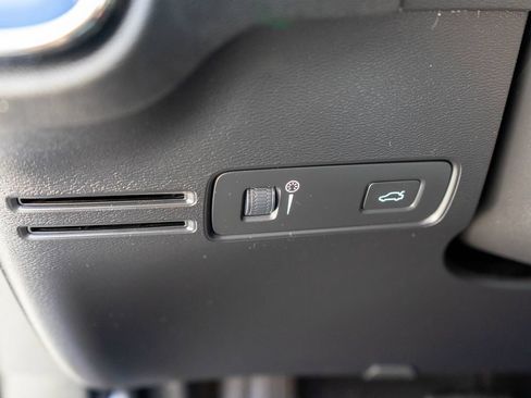 Used 2019 Volvo XC40 T5 Momentum AWD/4WD image 17