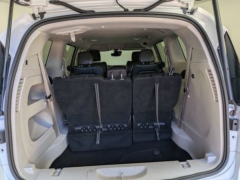 Used 2024 Chrysler Pacifica Touring-L FWD image 14