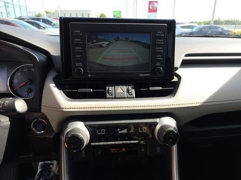Used 2022 Toyota RAV4 XLE Premium FWD image 8