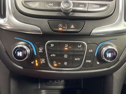 Used 2022 Chevrolet Equinox LT image 19