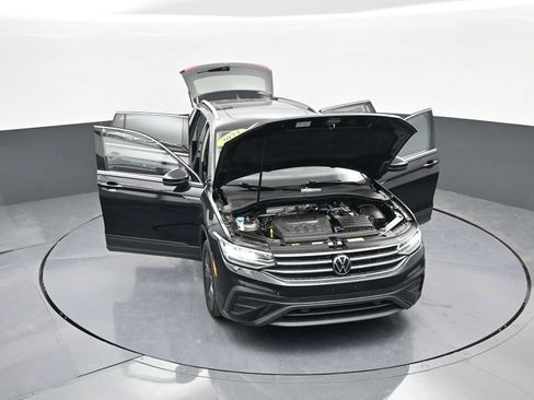 Used 2023 Volkswagen Tiguan SE image 43