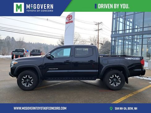 Used 2019 Toyota Tacoma TRD Off-Road image 2
