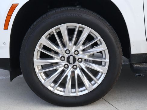 Used 2025 Cadillac Escalade Premium Luxury image 8