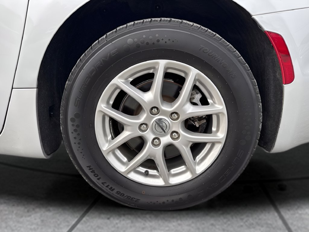 Used 2024 Chrysler Pacifica Touring-L FWD image 31