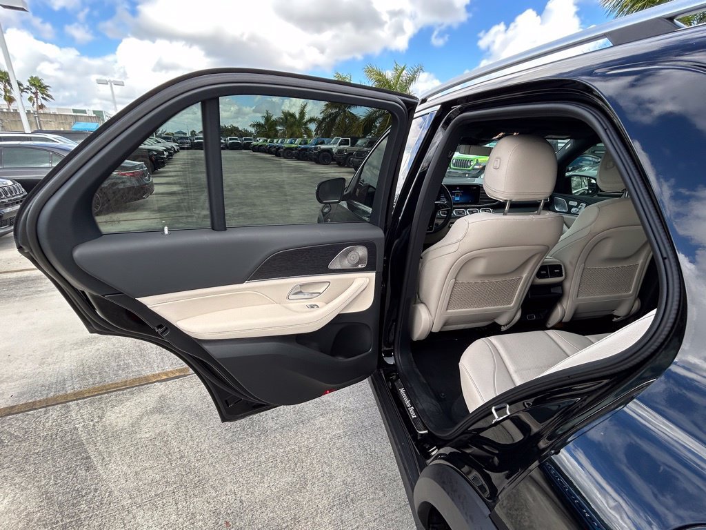 Used 2025 Mercedes-Benz GLE 450e 4MATIC image 34
