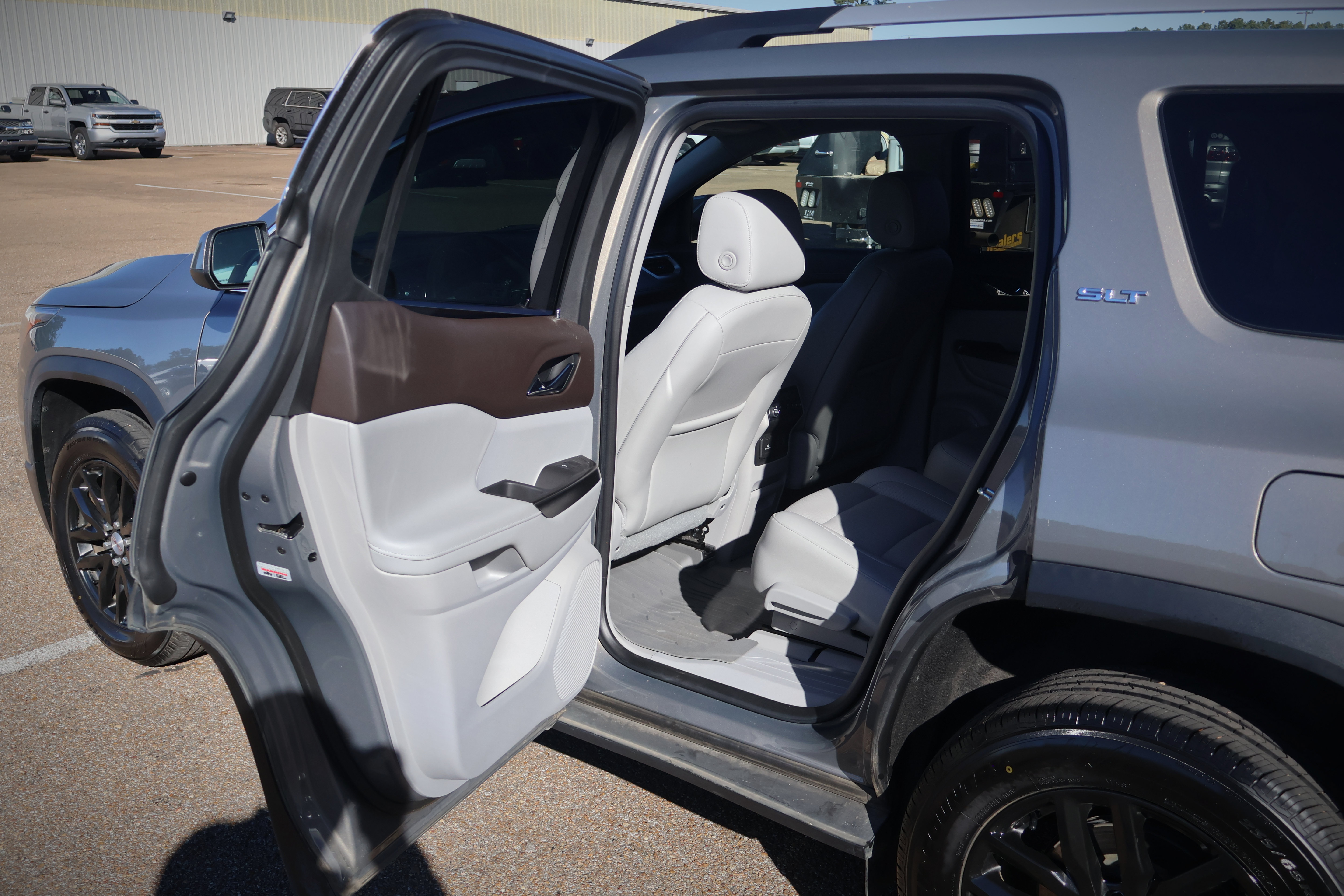 Used 2019 GMC Acadia SLT w/ LPO, Floor Liner Package FWD image 20