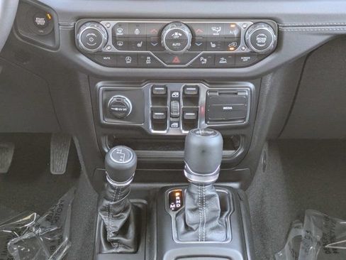 New 2026 Jeep Wrangler Unlimited Sahara AWD/4WD image 19