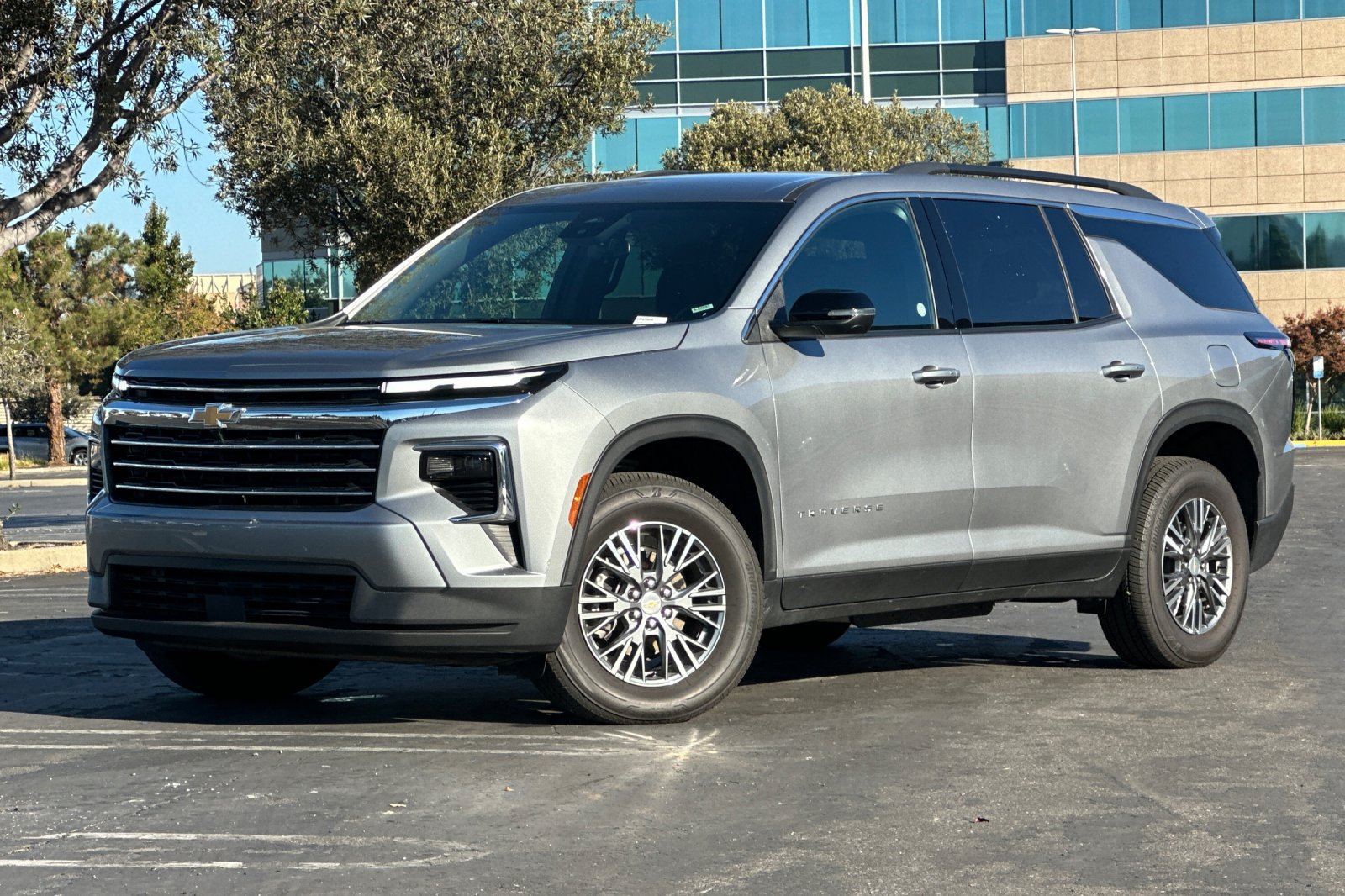 Used 2026 Chevrolet Traverse LT AWD/4WD image 8