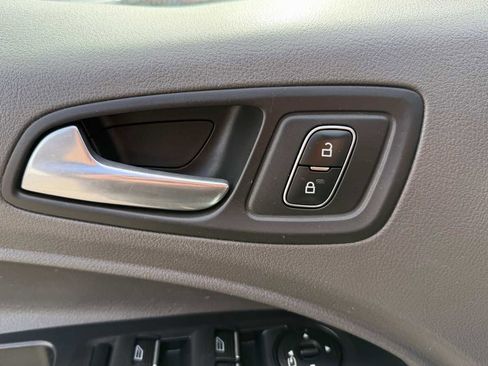 Used 2022 Ford Transit Connect XLT image 10