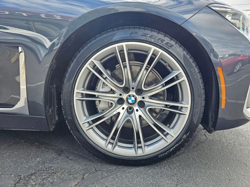 Used 2020 BMW 740i w/ Premium Package RWD image 9