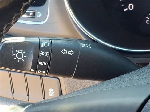 Used 2017 Kia Sedona LX w/ LX Essentials Premium Package image 15