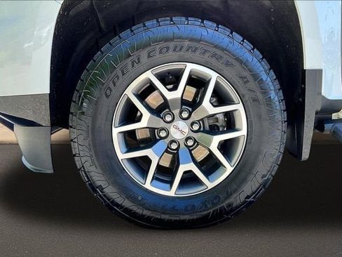 Used 2022 GMC Canyon AT4 w/ Driver Alert Package AWD/4WD image 8