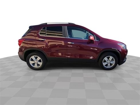 Certified 2017 Chevrolet Trax LT w/ LT Convenience Package image 9