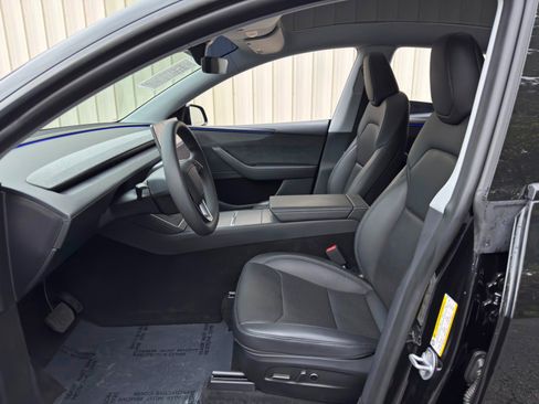 Used 2026 Tesla Model Y 2WD image 17
