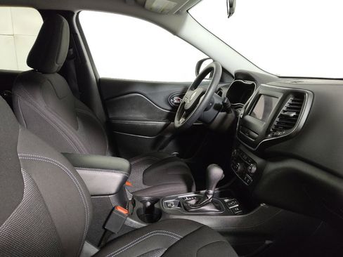 Used 2019 Jeep Cherokee Latitude w/ Popular Appearance Group FWD image 21