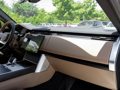 New 2026 Land Rover Range Rover SE AWD/4WD image 17