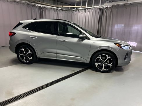 Used 2023 Ford Escape ST-Line Select w/ Tech Pack #2 AWD/4WD image 8
