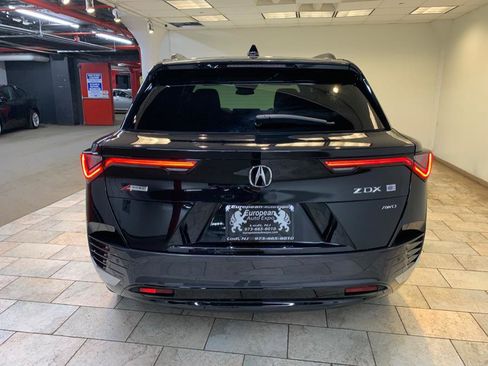 Used 2024 Acura ZDX A-Spec image 8