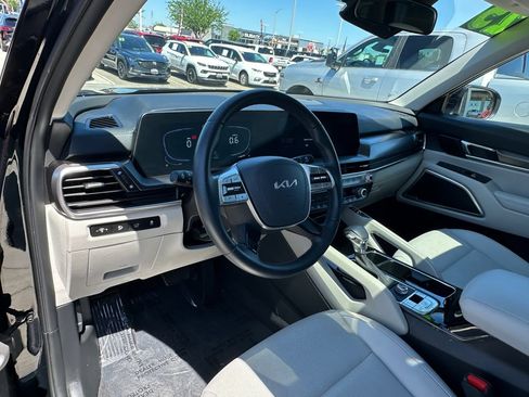 Used 2025 Kia Telluride S FWD image 25