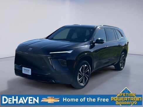 Used 2025 Buick Enclave Sport Touring FWD image 2