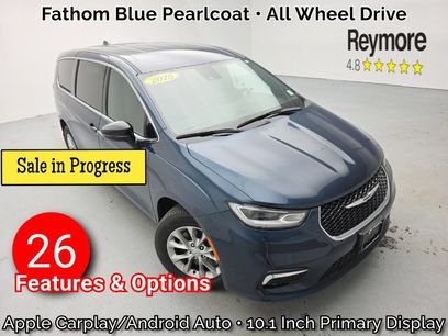 Used 2025 Chrysler Pacifica Select