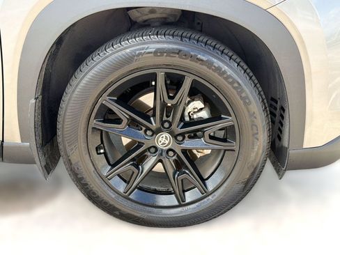 Used 2025 Toyota Grand Highlander FWD image 13