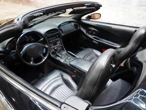 Used 2004 Chevrolet Corvette Convertible w/ Preferred Equipment Group image 19