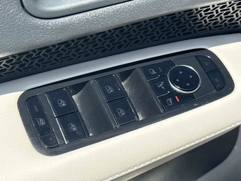 Used 2023 Nissan Ariya AWD image 20