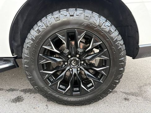 Used 2023 Ford Expedition XLT AWD/4WD image 13